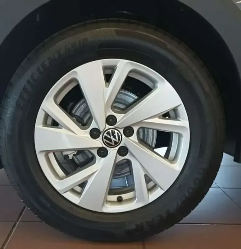 Usado VW Taigo 95 CV (69 kW) 2025 Gris SUV