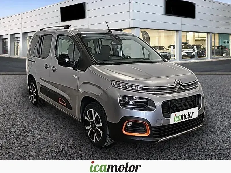 Usado Citroën Berlingo Shine 102 CV (75 kW) 2021 Gris / plata Monovolumen