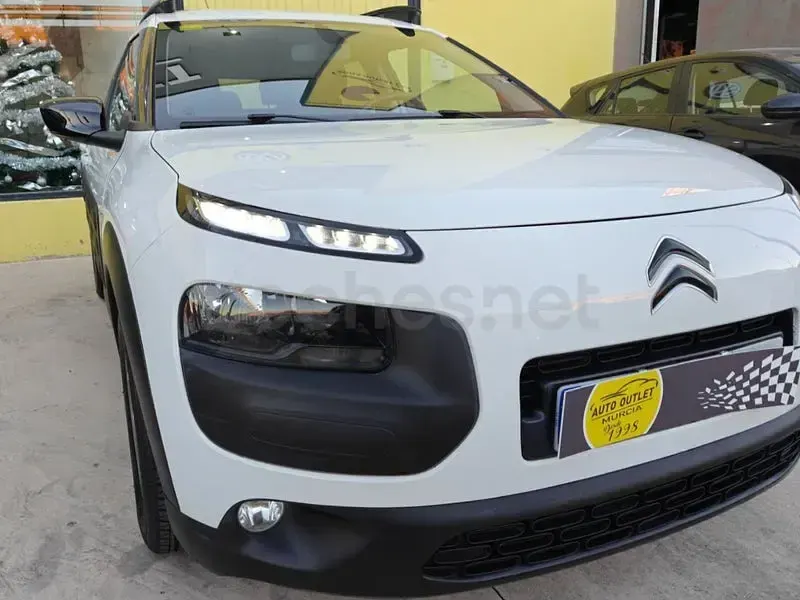 Usado Citroën C4 Shine 100 CV (73 kW) 2016 Blanco Berlina