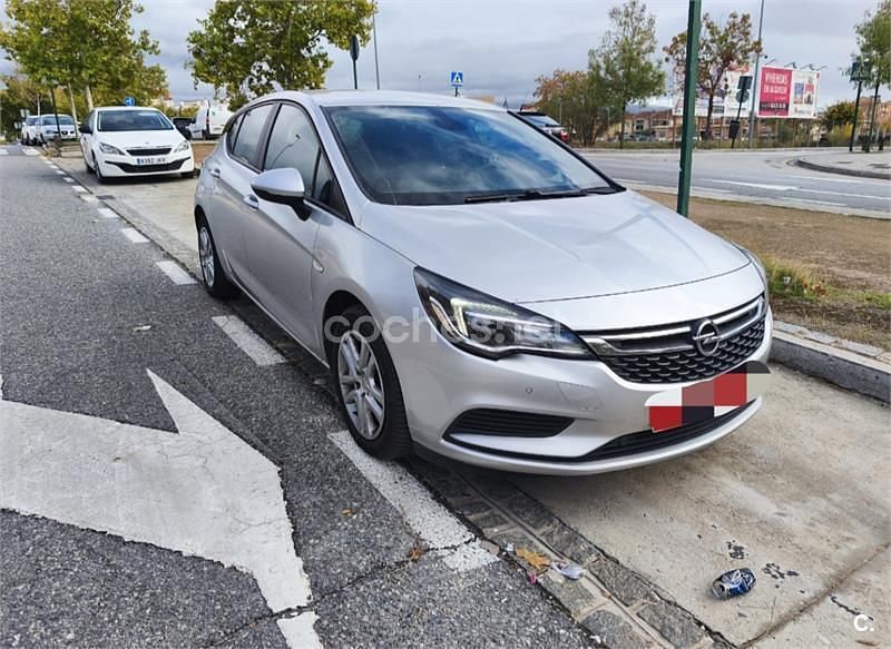 Usado Opel Astra 105 HP (77 kW) 2019 Cinzento Sedan