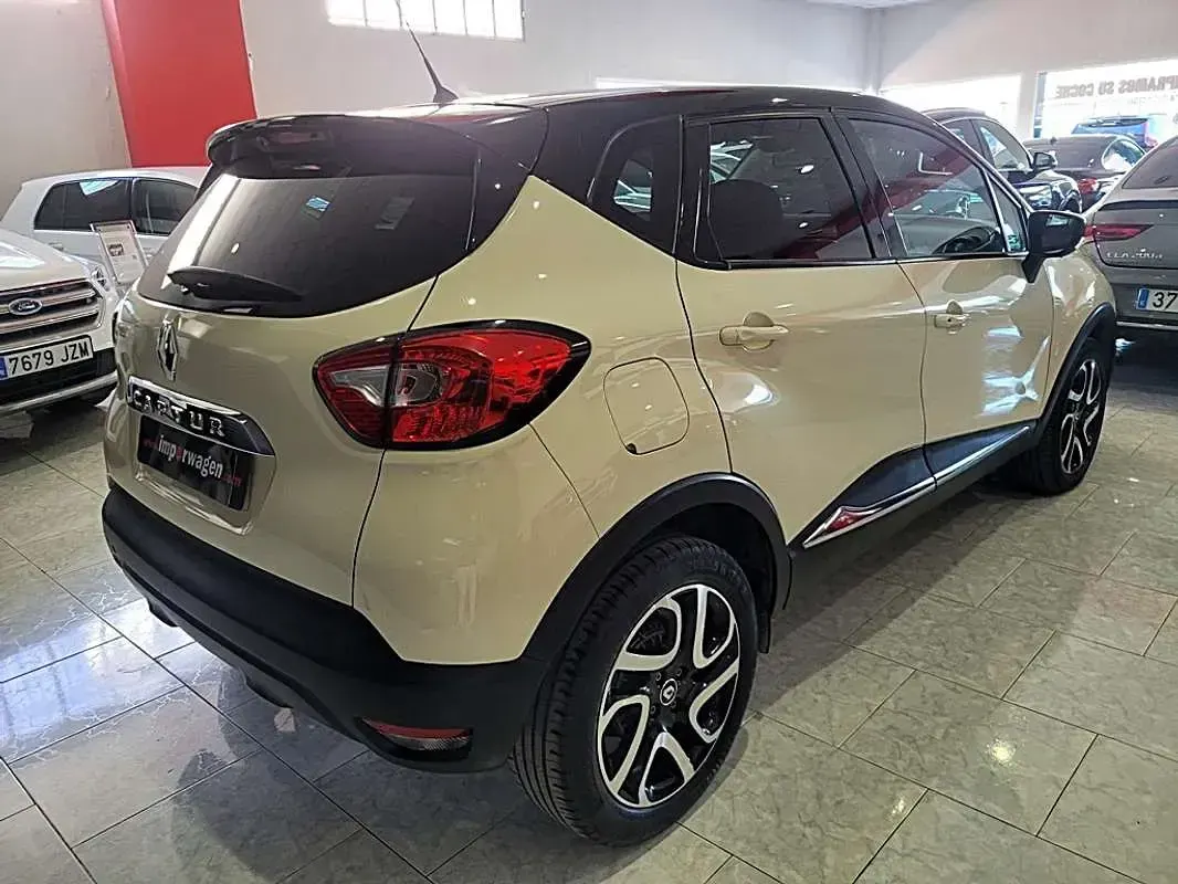 Usado Renault Captur XMOD 120 CV (88 kW) 2017 Beige SUV