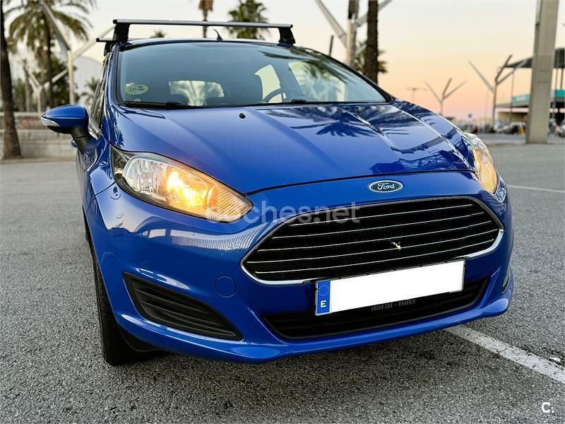 Usado Ford Fiesta Trend 75 CV (55 kW) 2013 Azul Berlina