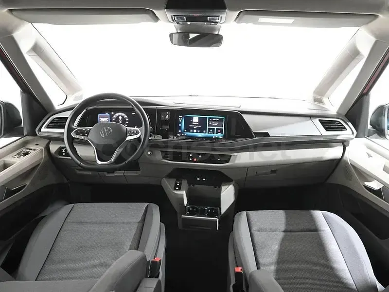Usado VW Multivan 150 CV (110 kW) 2025 Granate Monovolumen