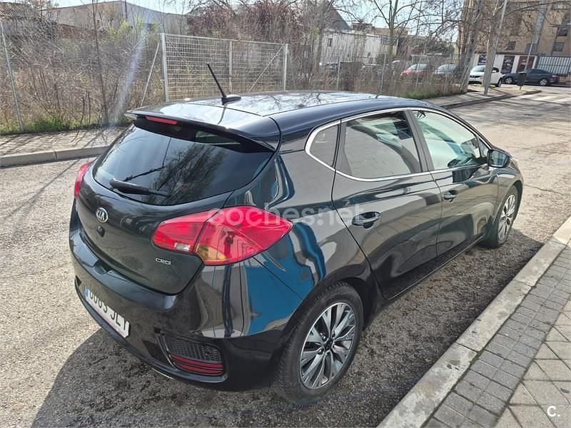 Usado Kia Ceed GT 90 CV (66 kW) 2016 Negro Berlina