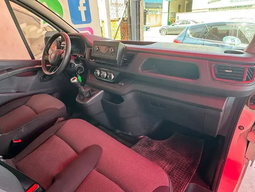Usado Renault Trafic 131 CV (96 kW) 2022 Blanco Monovolumen
