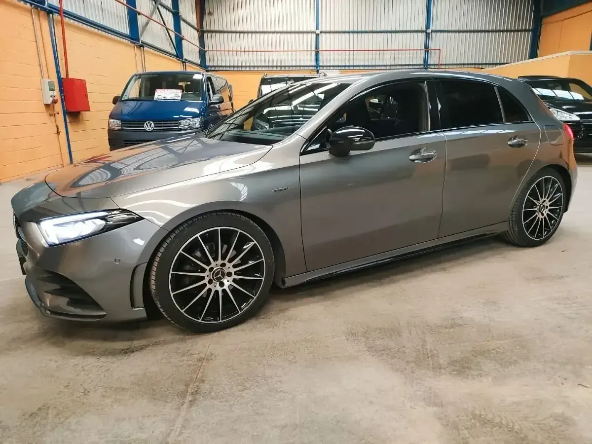 Usado Mercedes A180 136 CV (100 kW) 2022 Gris