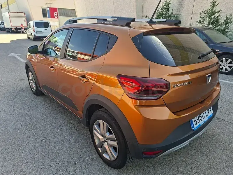 Begagnad Dacia Sandero Comfort 101 HK (74 kW) 2022 Orange Sedan