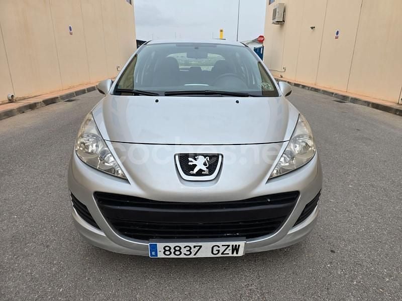 Usado Peugeot 207 Business-Line 70 CV (51 kW) 2010 Gris / plata Berlina