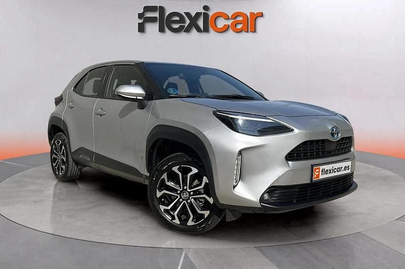 Gris Usado 2024 Toyota Yaris Hybrid Active | 21.490 € (Precio justo) - Imagen 1/4