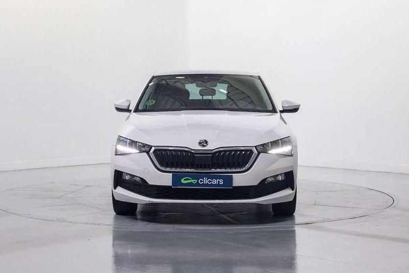 Usado Skoda Scala Ambition 110 CV (80 kW) 2022 Blanco Utilitario