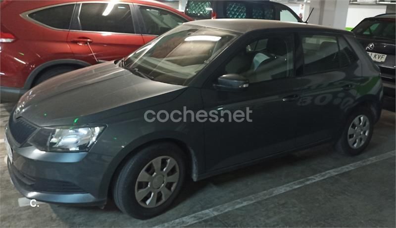 Gris / plata Usado 2016 Skoda Fabia Ambition Berlina | 5999 € (Super precio) - Imagen 1/2