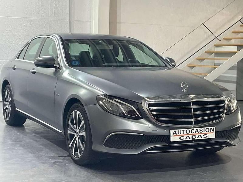 Usado Mercedes E300 320 CV (235 kW) 2020 Gris Berlina