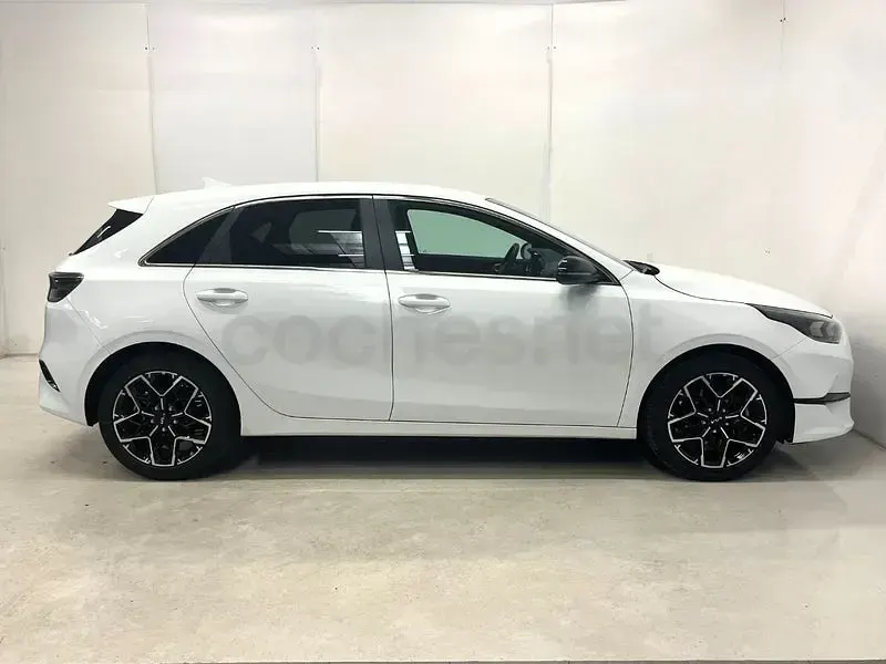 Usado Kia Ceed Style 100 CV (73 kW) 2025 Blanco Utilitario