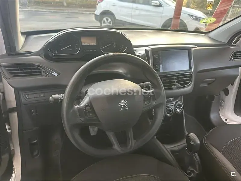 Usado Peugeot 208 Active 82 CV (60 kW) 2019 Blanco Utilitario