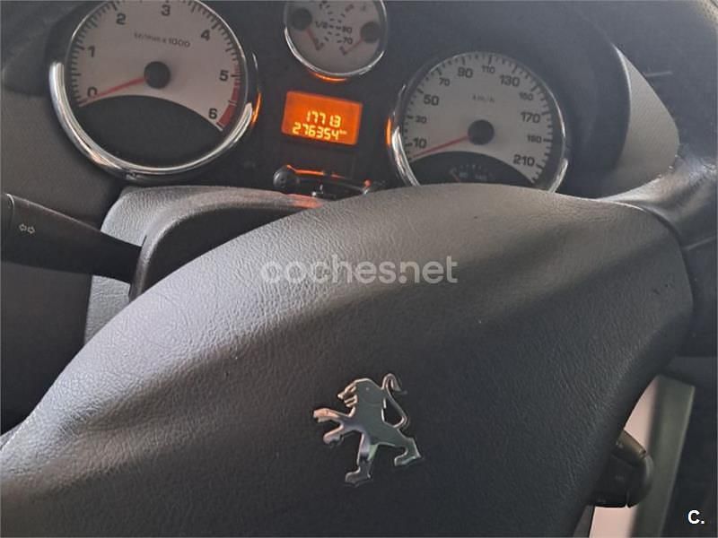 Usado Peugeot 207 Outdoor Outdoor 110 CV (80 kW) 2007 Gris / plata Familiar