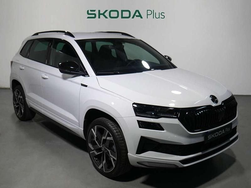 Blanco Nuevo 2025 Skoda Karoq SportLine SUV | 32.850 € (Precio justo) - Imagen 1/4