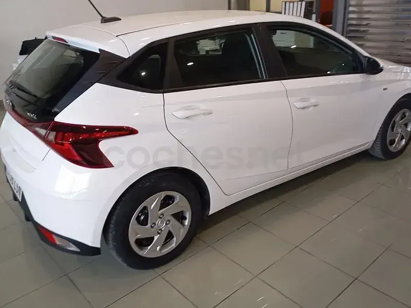 Usado Hyundai i20 100 CV (73 kW) 2021 Blanco Utilitario