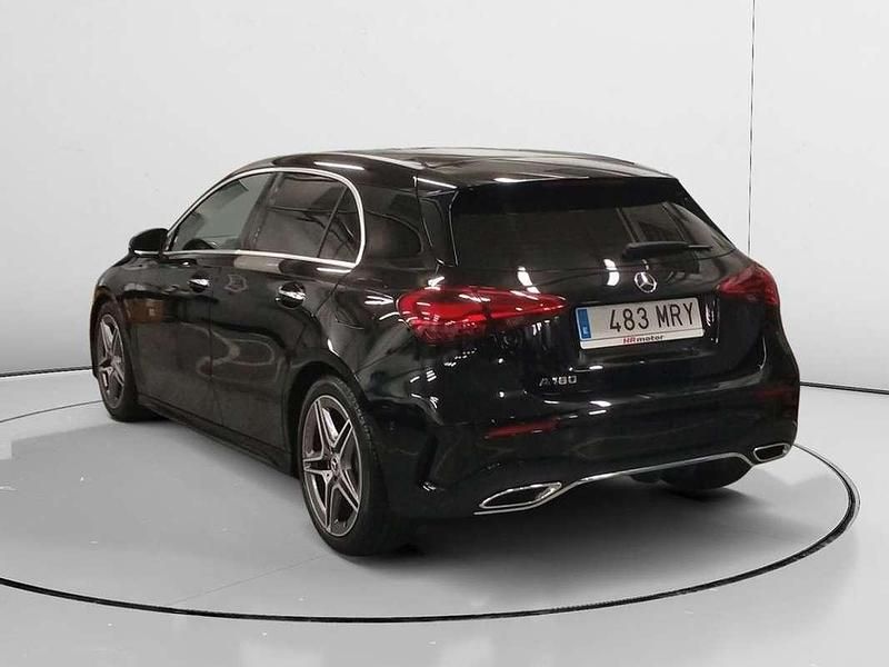 Usado Mercedes A180 AMG line 137 CV (100 kW) 2024 Negro Utilitario
