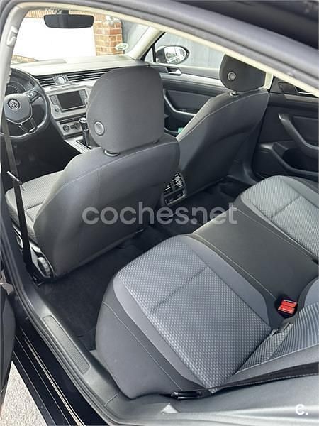 Usado VW Passat Advance 120 CV (88 kW) 2016 Negro Berlina