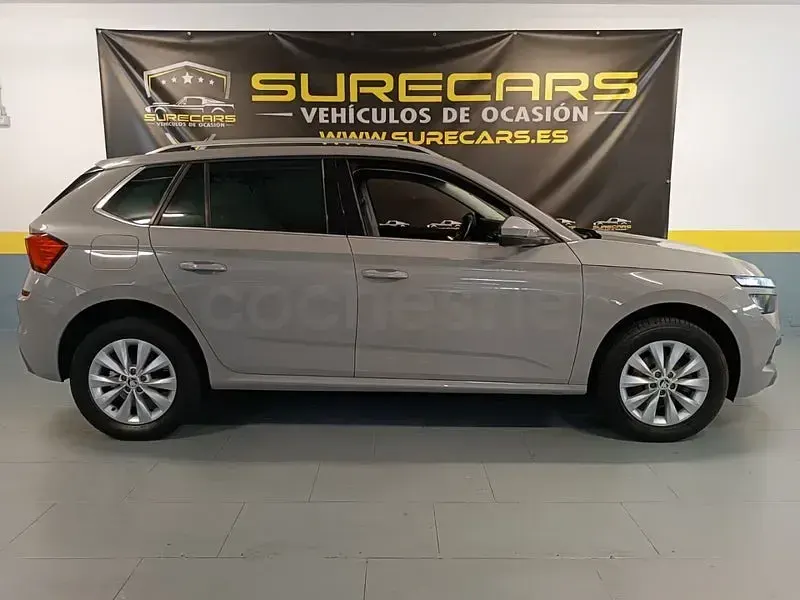 Usado Skoda Kamiq Active 115 CV (84 kW) 2020 Gris / plata SUV