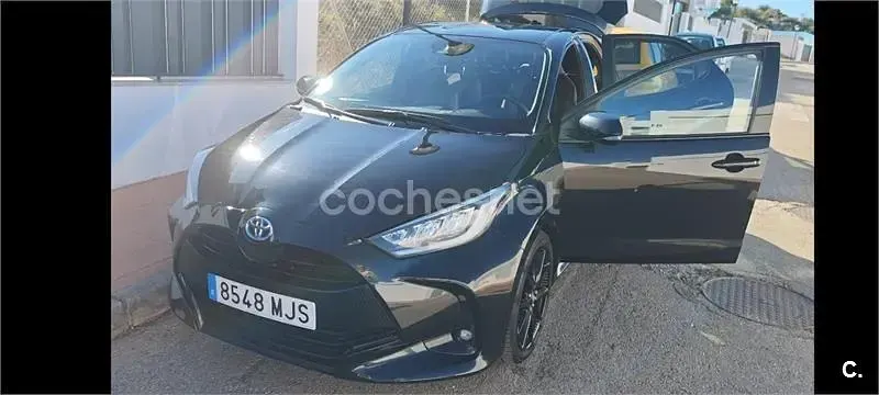 Usado Toyota Yaris Hybrid Style 116 CV (85 kW) 2023 Negro Berlina