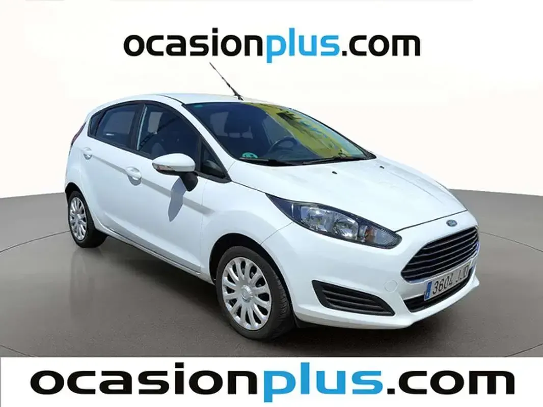 Usado Ford Fiesta Trend 101 CV (74 kW) 2015 Blanco Utilitario