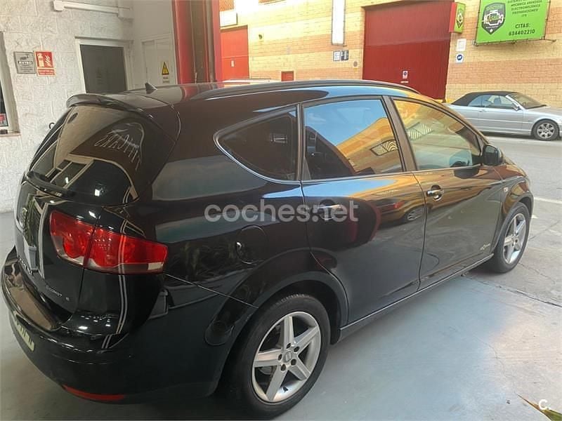 Usado Seat Altea XL Reference 105 CV (77 kW) 2013 Negro Monovolumen