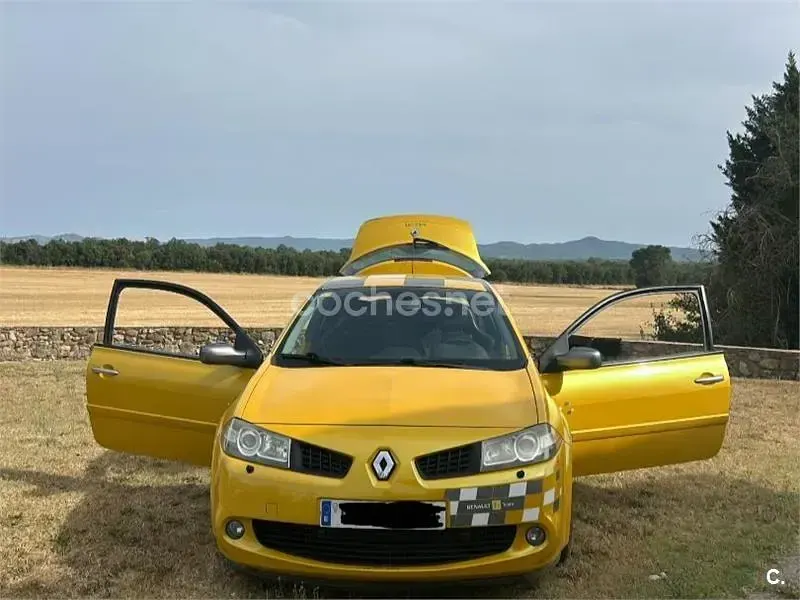 Usado Renault Mégane III 230 CV (169 kW) 2008 Amarillo Berlina