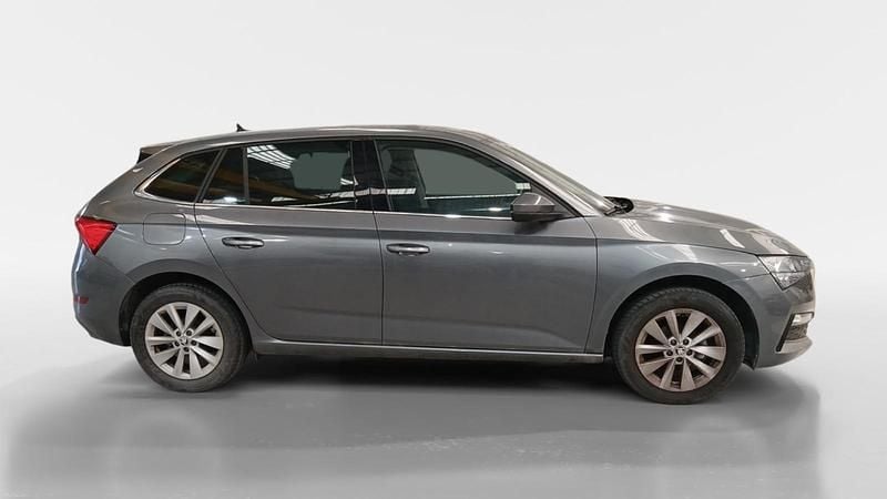Usado Skoda Scala Ambition 95 CV (69 kW) 2024 Gris Utilitario