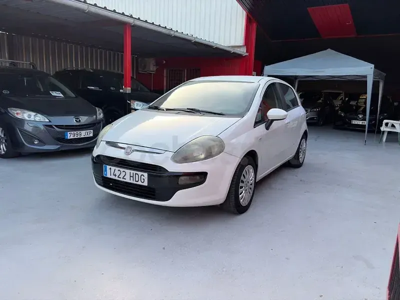 Usado Fiat Punto Active 69 CV (50 kW) 2011 Blanco Utilitario