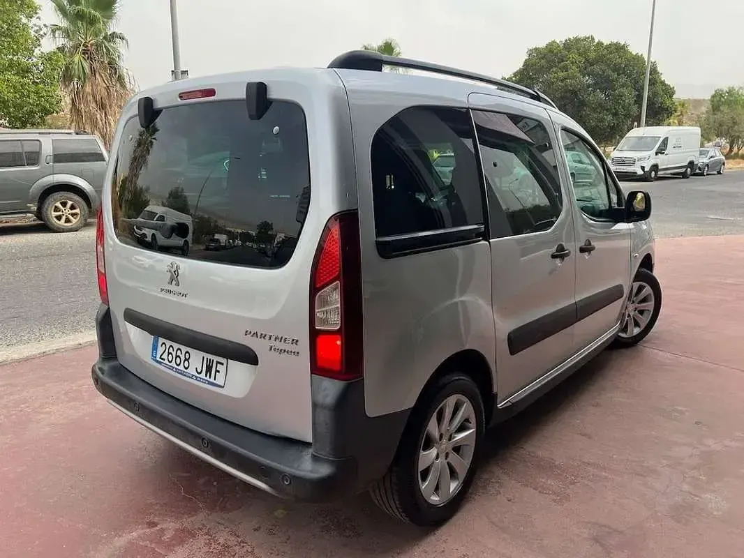 Usado Peugeot TePee Outdoor 92 CV (67 kW) 2017 Gris Van