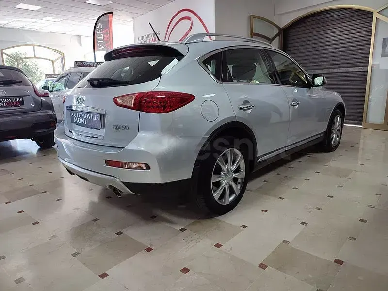 Usado Infiniti QX50 Premium 320 CV (235 kW) 2017 Gris / plata SUV