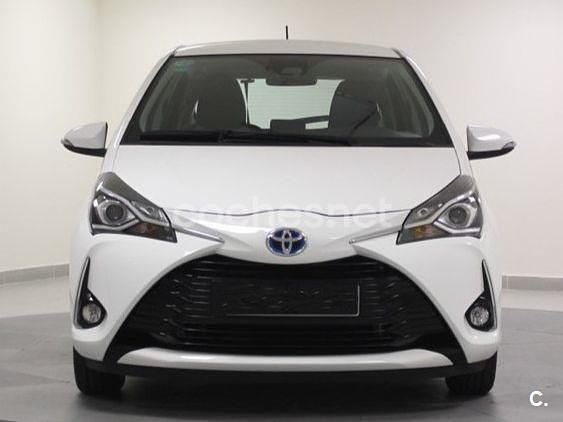Usado Toyota Yaris Hybrid Active 100 CV (73 kW) 2019 Blanco Berlina