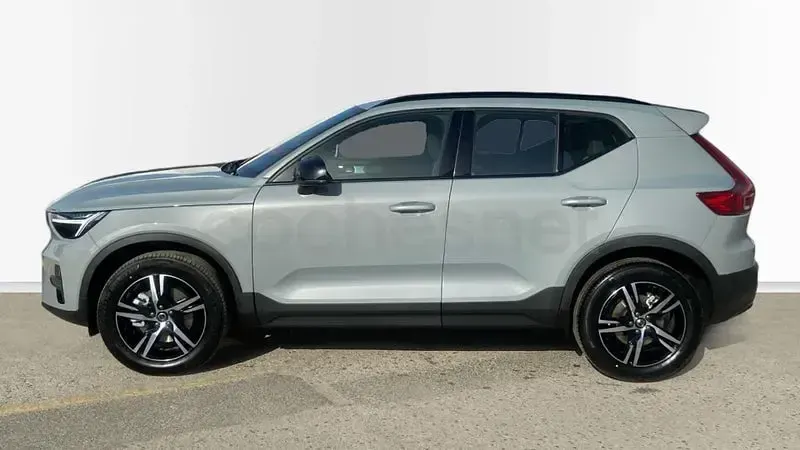 Nuevo Volvo XC40 Plus 163 CV (119 kW) 2026 Gris / plata SUV