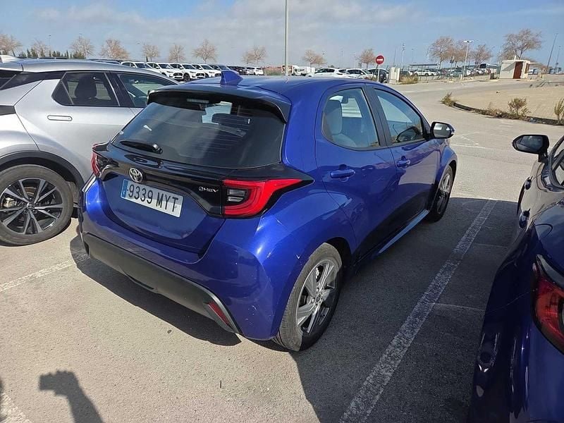 Usado Toyota Yaris Hybrid Active 116 CV (85 kW) 2025 Azul