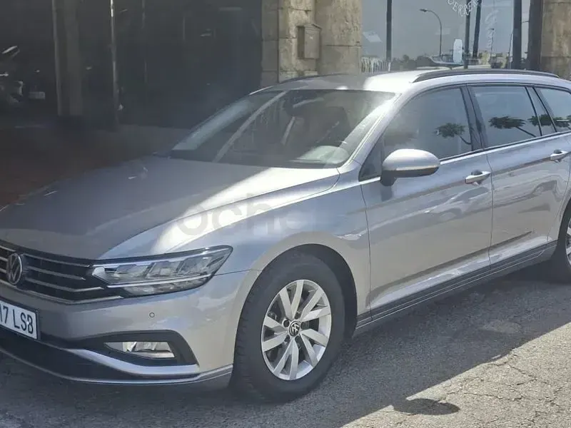 Usado VW Passat Business 122 CV (89 kW) 2021 Gris / plata Familiar