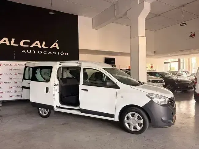Usado Dacia Dokker Essentiel 107 CV (78 kW) 2021 Blanco Monovolumen