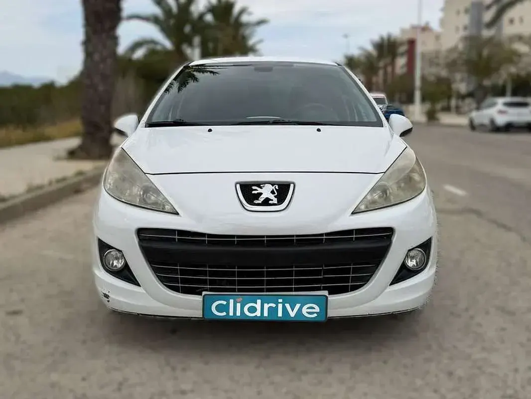Usado Peugeot 207 Active 92 CV (67 kW) 2011 Blanco Utilitario