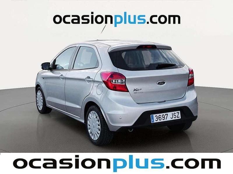 Usado Ford Ka Plus Ultimate 86 CV (63 kW) 2016 Plateado Utilitario