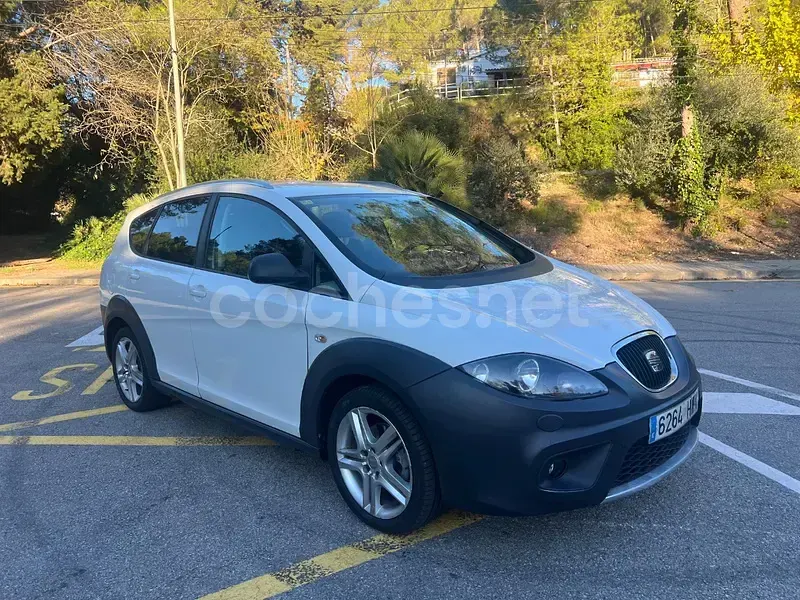 Usado Seat Altea 105 CV (77 kW) 2012 Blanco Monovolumen