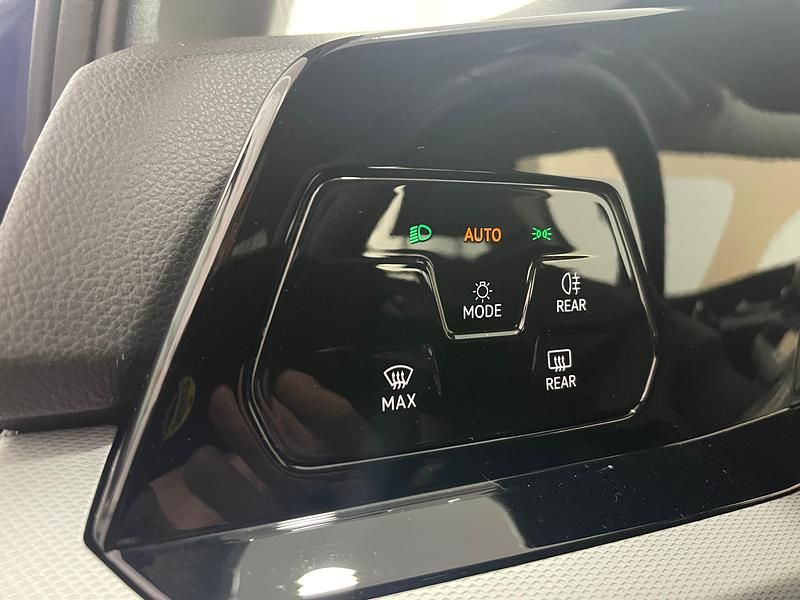 Usado VW Golf VII 115 CV (84 kW) 2021 Azul metal Utilitario