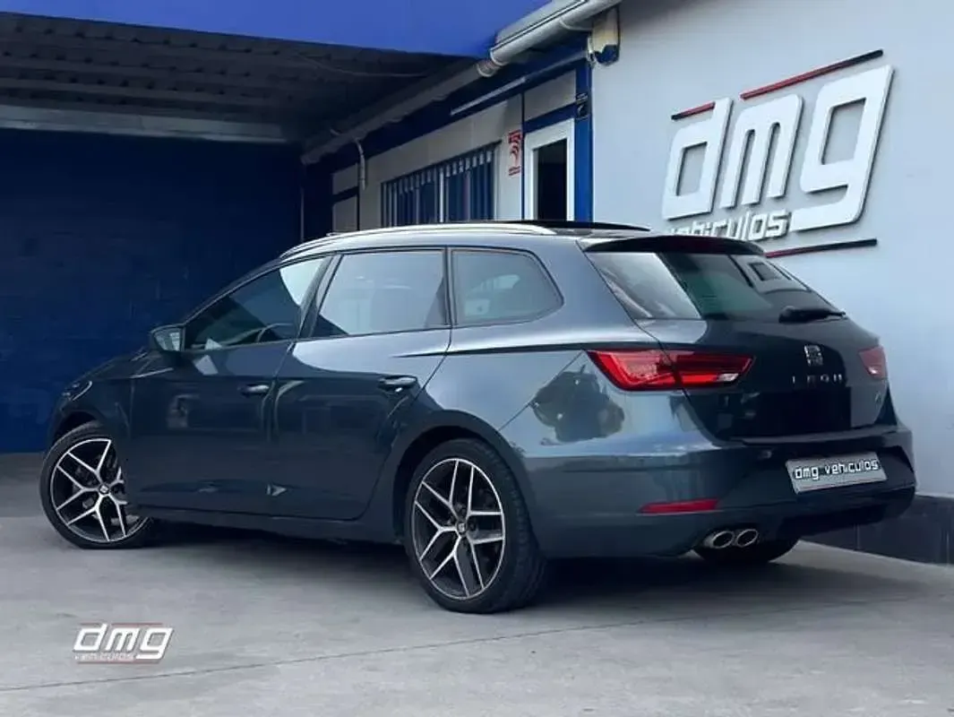 Usado Seat Leon ST FR 150 CV (110 kW) 2020 Gris Familiar