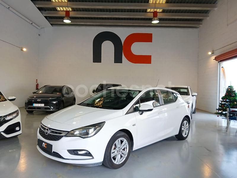 Blanco Usado 2017 Opel Astra Selective Familiar | 9700 € (Precio justo) - Imagen 1/4