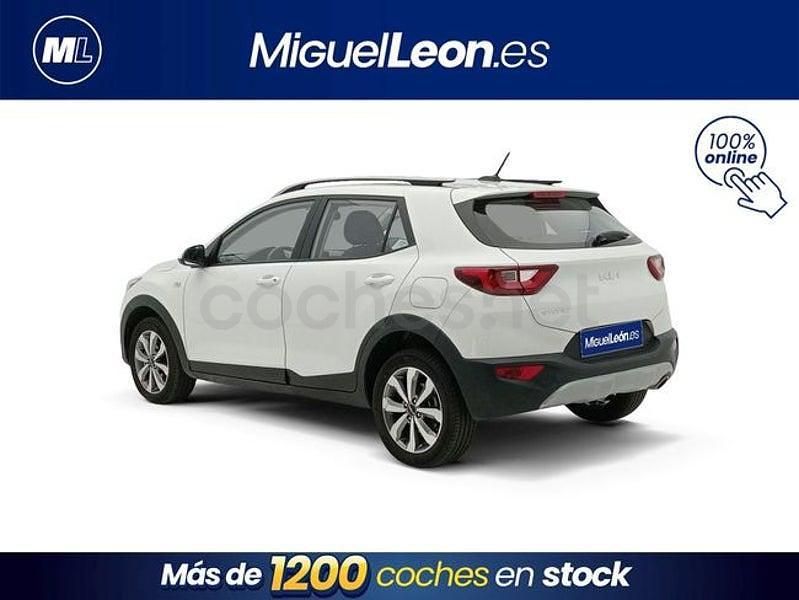 Usado Kia Stonic 84 CV (61 kW) 2023 Blanco SUV