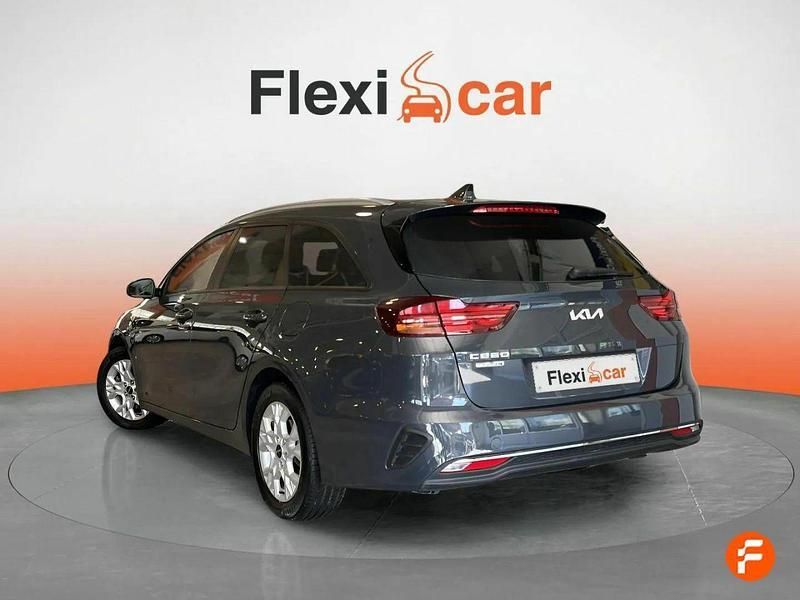 Usado Kia Ceed 120 CV (88 kW) 2022 Gris / plata Utilitario