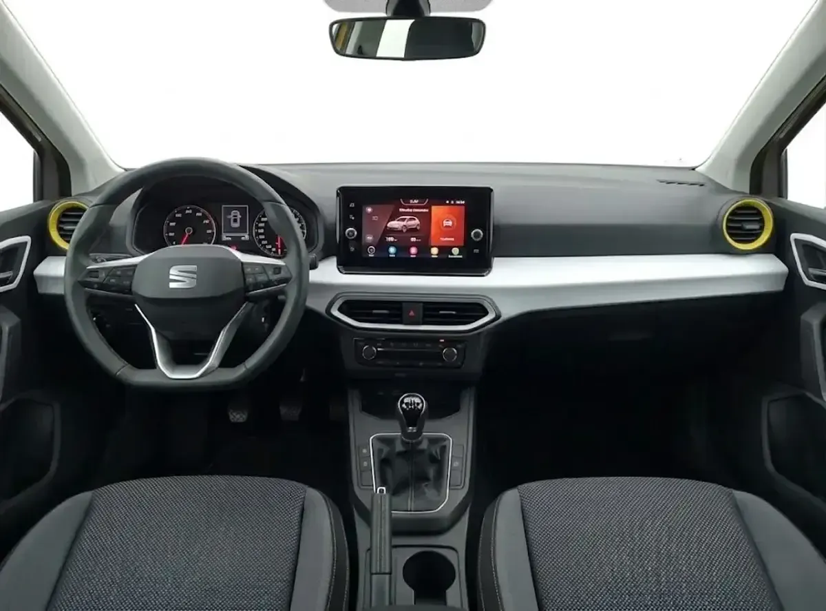 Usado Seat Ibiza Reference 80 CV (58 kW) 2022 Rojo Utilitario