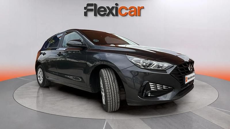 Usado Hyundai i30 111 CV (81 kW) 2022 Gris Berlina