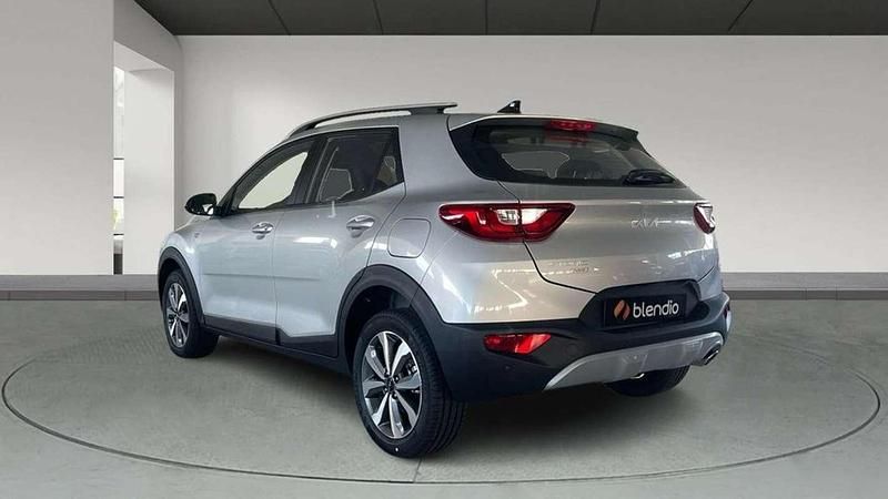 Usado Kia Stonic 101 CV (74 kW) 2025 Plateado SUV