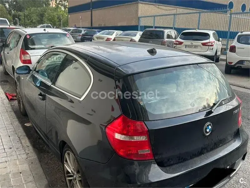Usado BMW 118 Sport Line 143 CV (105 kW) 2009 Negro Utilitario