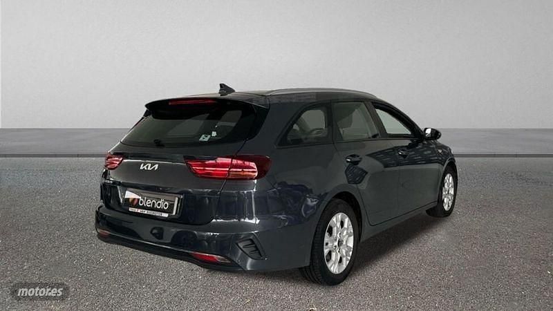 Usado Kia Ceed Sportswagon 120 CV (88 kW) 2023 Gris Familiar